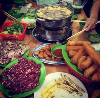 Top 7 quán lẩu vỉa hè cứ gió mùa là đông kín người ăn ở Hà Nội