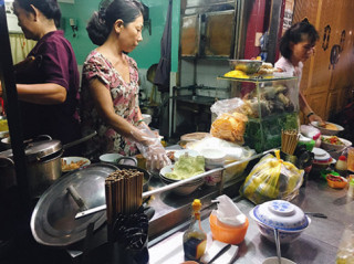 Trưa nóng, đi ăn ngay phở chua xứ Lạng độc nhất vô nhị ở Sài Gòn