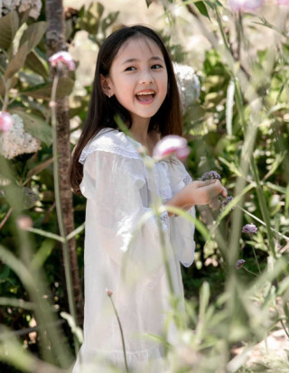 Tuổi lên 5, con gái Hà Kiều Anh đã đẹp đến mức Đỗ Mỹ Linh, Mai Phương Thuý nức nở