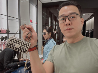 “Vua cá Koi” dẫn Hà Thanh Xuân đi shopping, 3 phần nuông chiều 7 phần bất lực, túi nghìn đô chỉ đủ đựng trứng