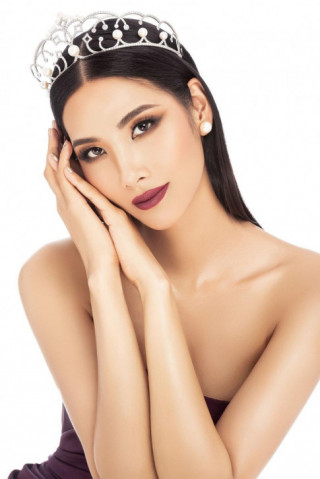 Vừa được công bố thi Miss Universe 2019, Hoàng Thuỳ “đụng hàng nóng” với Đỗ Mỹ Linh