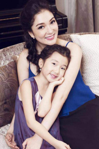 Xưa bụ bẫm, đáng yêu, nay con gái Hoa hậu Nguyễn Thị Huyền 15 tuổi đã đẹp soán ngôi mẹ