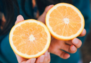 Chủ sạp hoa quả tiết lộ bí quyết chọn cam ngon, nhớ kỹ 5 điều này lấy chọn quả nào cũng ngọt lịm tim