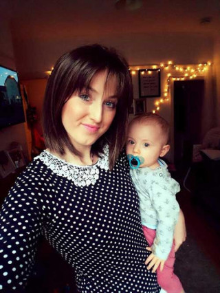 Con trai 6 tháng trở thành “người hùng” cứu sống mẹ khi cương quyết không chịu bú sữa
