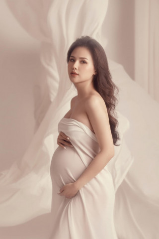 Mẹ bầu Phanh Lee xinh nhất Vbiz cũng phải “tự thú” một bộ phận càng lớn càng xấu