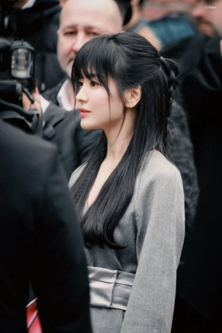 Cùng đu trend tóc tiên tử, Song Hye Kyo trẻ ra 20 tuổi, nhìn sang Thanh Thanh Huyền dân tình hoang mang