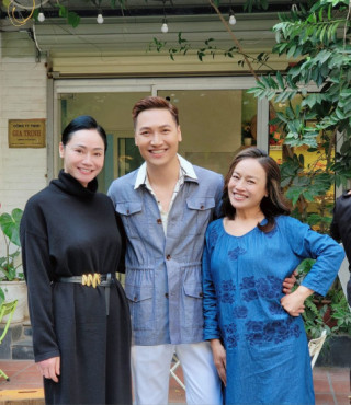 Hai bà mẹ đình đám màn ảnh Việt hội ngộ: người là “giai nhân màn ảnh”, người U60 vẫn miệt mài “đu dây” giữ dáng