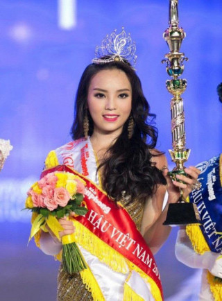 Hoa hậu Việt Nam vô địch nhân trắc học, từng bị vạch trần bụng mỡ nay “gầy trơ xương”, hốc hác