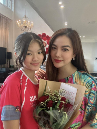 Học trường quốc tế, con gái Trương Ngọc Ánh viết thư cho mẹ, đếm mãi mới có đúng 3 từ tiếng Việt