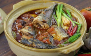Món ngon cuối tuần: Cá nục kho nước dừa đậm đà, đưa cơm