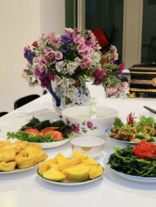 Vợ Shark Bình khoe bữa ăn đầy màu sắc do ái nữ trổ tài, nhận “cơn mưa lời khen”
