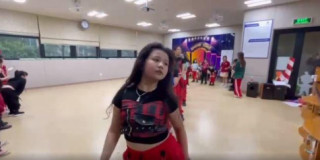 Con gái Jennifer Phạm 10 tuổi lớn xinh như thiếu nữ, nhảy đẹp nổi bật trong lớp học của trường