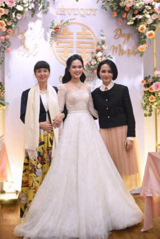 “Phục thù” sau đám hỏi, cô dâu Quỳnh Anh đã chọn đúng màu son, xinh lung linh trong ngày cưới