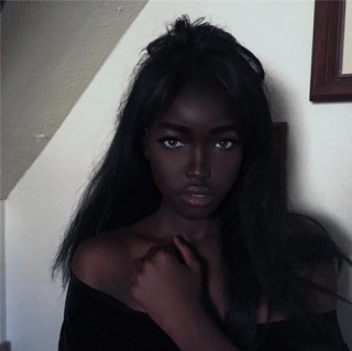 Da đen đến “cạn lời” nhưng cô nàng này vẫn gây sốt vì quá xinh đẹp