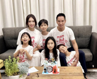 Doanh thu trăm tỷ, Lý Hải Minh Hà đợi con gái 10 tuổi mới tặng một món quà sinh nhật, mở ra bé không dám xài