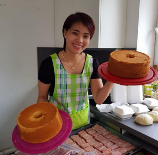 Một mình nấu cỗ cưới cho 30 khách người Đức, nàng dâu Việt nhận “bão like” trên MXH