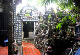Những ngôi nhà Việt bỗng dưng nổi tiếng vì xây bằng chất liệu kì quái “khác người”