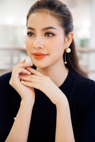 Phạm Hương mời “chiến hữu”năm xưa tại Miss Universe về Việt Nam
