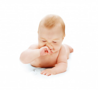 Trẻ sơ sinh bị nghẹt mũi, mẹ xử lý sao cho đúng cách?