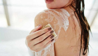 Dùng sữa tắm không đừng mong có làn da trắng mịn, thêm vitamin E da cứ thế lên tone