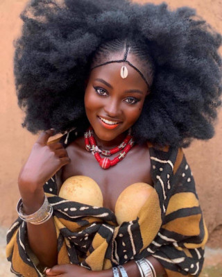 Hoa hậu châu Phi đẹp như tranh vẽ, đẻ ra hai con gái ai cũng trầm trồ