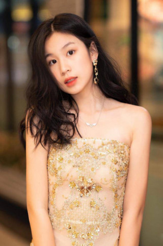 Nữ sinh hot nhất nhì kỳ thi tốt nghiệp THPT là con gái nhạc sĩ Lưu Thiên Hương, ái nữ được mẹ rèn tài sắc vẹn toàn