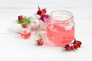 Se khít lỗ chân lông, dưỡng da, cấp ẩm nhờ cách làm nước hoa hồng siêu đơn giản tại nhà 