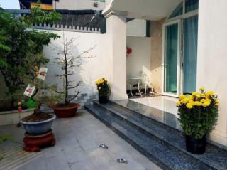 Thăm ngôi nhà phố giản dị đầy rau hoa xanh tốt của gia đình MC Thanh Thảo Hugo