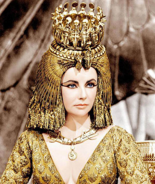 Tuyệt kỹ gợi cảm của 3 nữ hoàng, hoàng hậu “trác táng” nhất lịch sử nhân loại