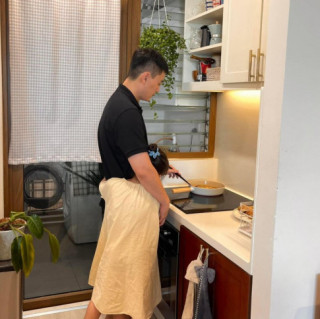 Gia đình nổi tiếng mạng xã hội Việt: Vợ đảm, chồng siêu nấu nướng, con gái vào bếp cưng xỉu