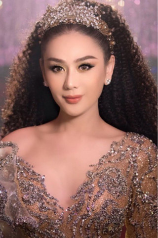 Hết sến sẩm, Lâm Khánh Chi hoá công chúa tóc xù cá tính, phong cách trang điểm cũng lên tay
