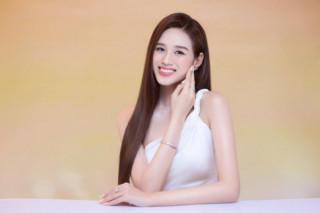 Hoa hậu Đỗ Thị Hà lên chức bà chủ, xách túi hiệu “nặng tiền”, ăn mặc ra dáng CEO nhưng bị phản ứng ngược