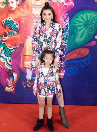 Á hậu Diễm Trang cùng ái nữ Julia lên đồ tỏa sáng tại thảm đỏ show thời trang
