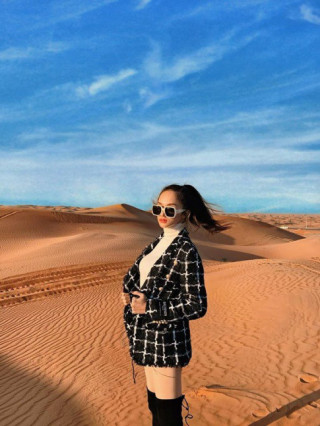 Diện áo khoác, boots cao cổ giữa sa mạc, Hương Giang có ngay bộ hình đẹp chất ngất