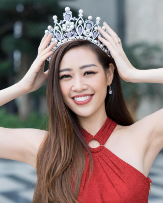 Hoa hậu Khánh Vân diện lại chiếc váy của Phạm Hương 4 năm về trước
