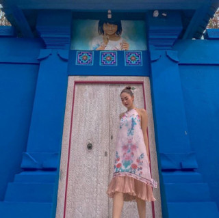 Việt Nam người người kín mít lo virus, Minh Hằng đi chơi xa vẫn quyết diện váy sexy ra phố