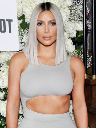 Bà mẹ 3 con Kim Kardashian chi có 230 ngàn đồng mà da đẹp không tì vết