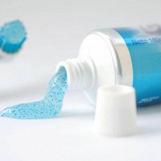 Chỉ với tuýp kem đánh răng thông thường, môi bạn giảm thâm ngay lập tức