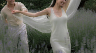 Diễm My 9X tung ảnh cưới, dân tình phát hiện chiếc váy cưới đơn giản bậc nhất showbiz Việt đây rồi!