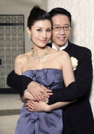 Hoa hậu đẹp nhất Hồng Kông lấy chồng tỷ phú bị nói “có 6 tỷ tiêu vặt mà không thuê nổi stylist”