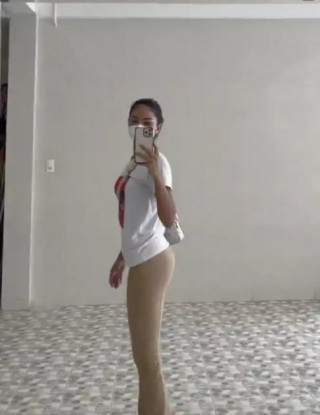 Hoa hậu H‘Hen Niê diện quần bó chẽn, không còn bị hại trông phản cảm