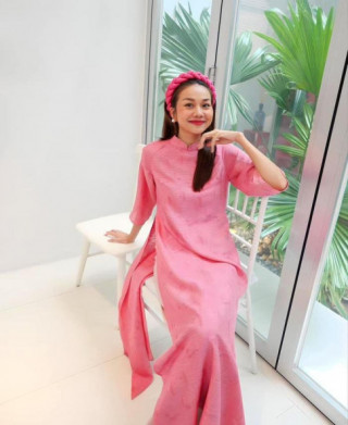 Thanh Hằng “lăng xê” mốt áo dài gấm chào Tết, phụ nữ Việt diện năm mới không lo “dừ”