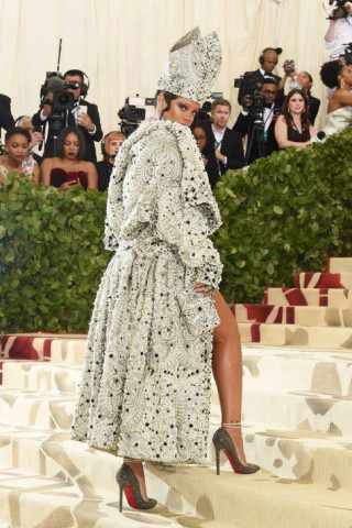 Met Gala 2018: Cuộc chiến lại đến từ Rihanna và Katy Perry