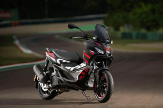 Xe ga 2023 Aprilia SR GT Replica giá còn rẻ hơn SH 160 nhà Honda