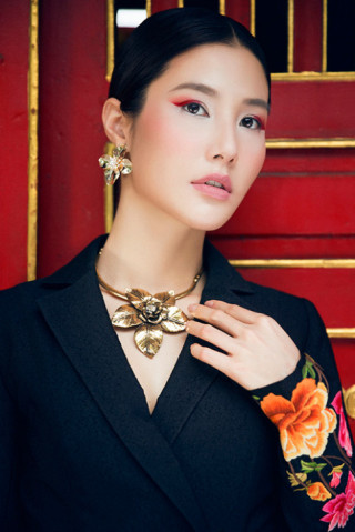 Diễm My 9x khoe đường cong nuột nà ngày đầu năm
