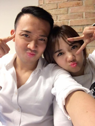 Vợ chồng Trấn Thành Hari Won “ngấm ngầm” khoe BST giày cực khủng