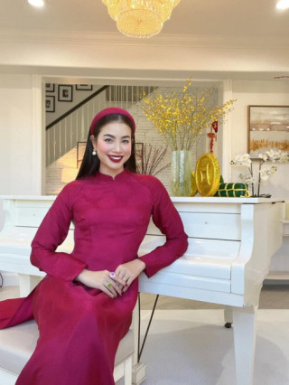 Xứng danh hoa hậu quốc dân, Phạm Hương ăn diện biến căn bếp thành sàn diễn thời trang