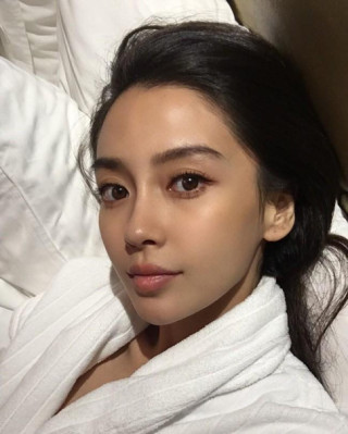 Angela Baby - Dương Mịch: Tuyệt chiêu giữ dáng, chăm da của hai bà mẹ vạn người mê