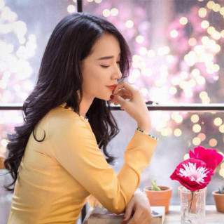 Bạn trai tặng ô tô tiền tỷ nhưng Nhã Phương cũng chỉ ủ tóc bình dân giá 5 nghìn?