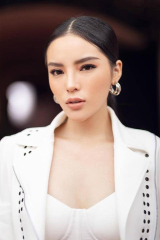 Bị fan hỏi chuyện lười cạo lông mày, Kỳ Duyên đáp trả đầy bất ngờ